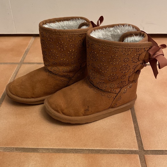 Super cute boots with laser cut gold design size 12 - Picture 5 of 8